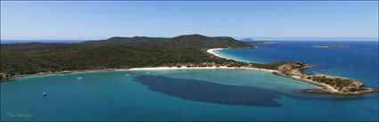 Monkey Beach - Great Keppel Island - QLD (PBH4 00 18755)